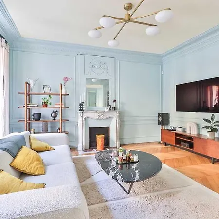 Beautiful Modern Passy 16eme 파리